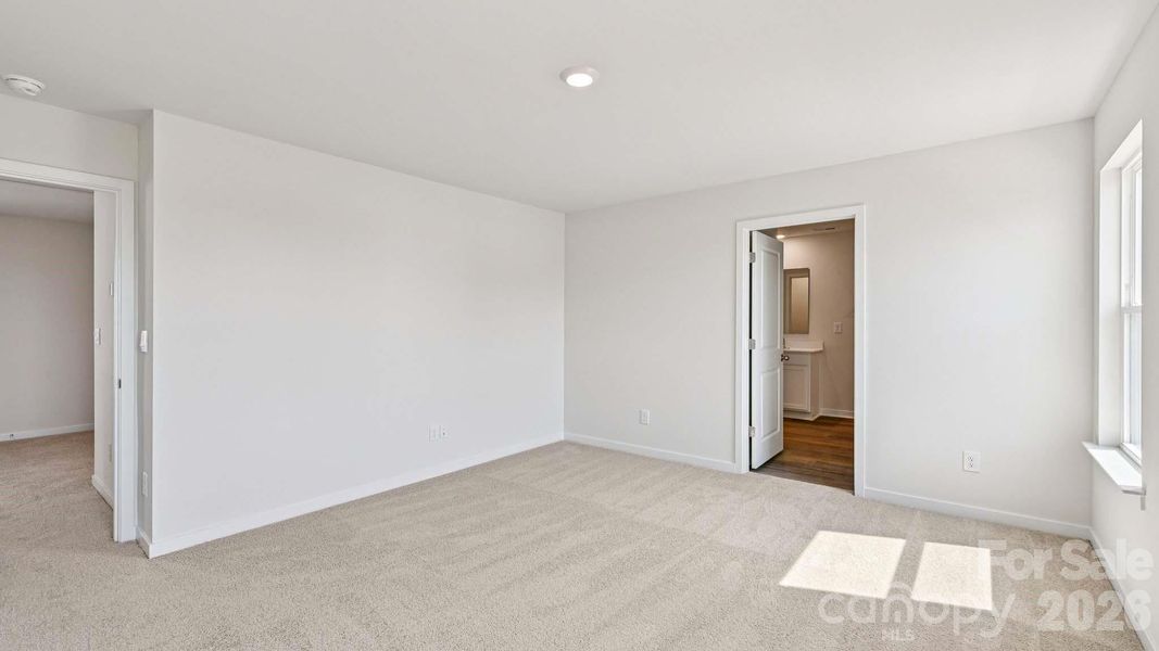 Spacious, unfurnished interior of a new home in Clark Creek Landing, Lincolnton (Image 15).