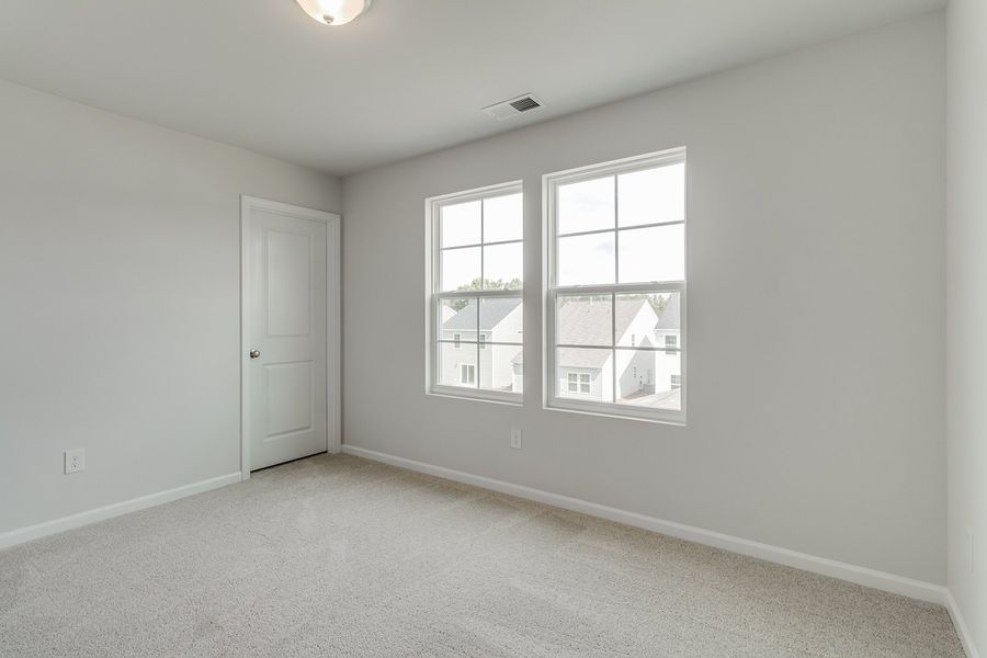 Spacious, unfurnished interior of a new home in Winston Point, Gilbert (Image 33).