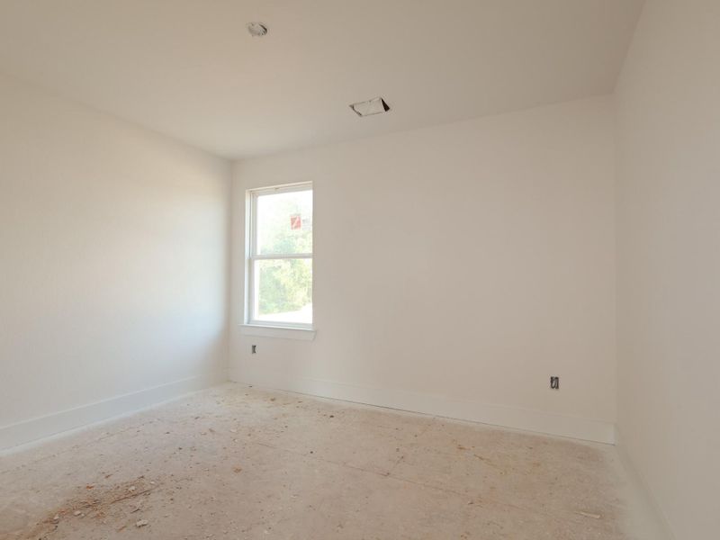 Spacious, unfurnished interior of a new home in Sorella, Tomball (Image 18).