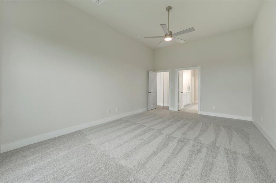 Spacious, unfurnished interior of a new home in Chaparral Park, Oak Point (Image 19).