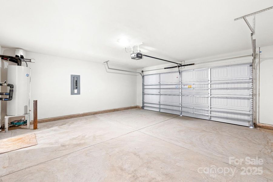 Spacious, unfurnished interior of a new home in McKee Creek Village, Charlotte (Image 15). Spacious, unfurnished interior of a new home in McKee Creek Village, Charlotte (Image 15).