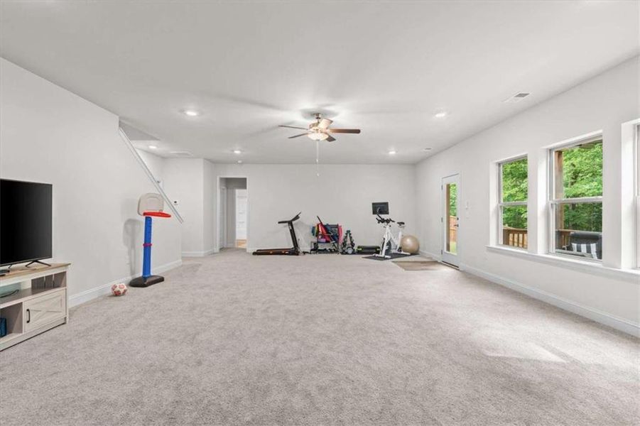 Spacious, unfurnished interior of a new home in Saddle Ridge, Bremen (Image 23).