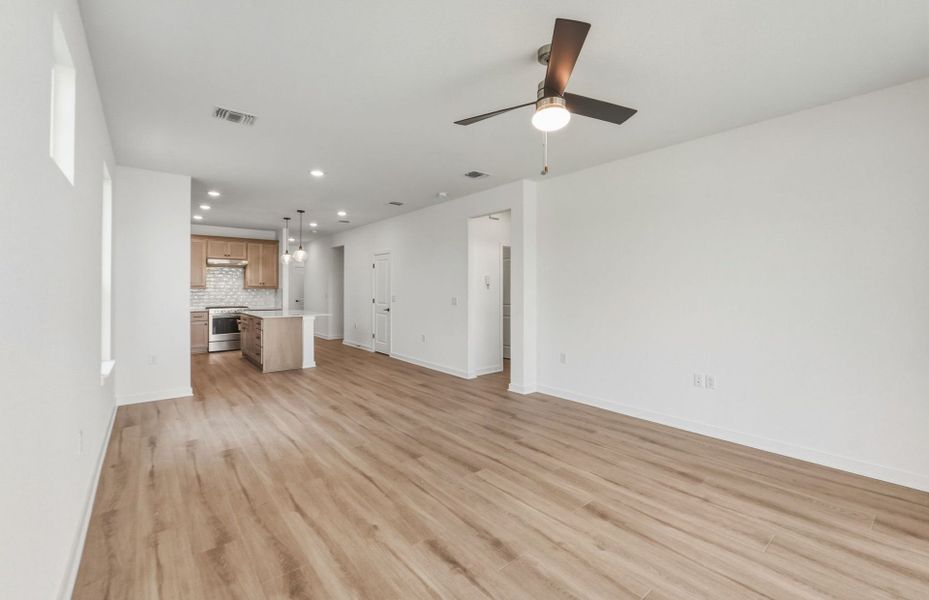 Spacious, unfurnished interior of a new home in Sun City Texas, Georgetown (Image 29).