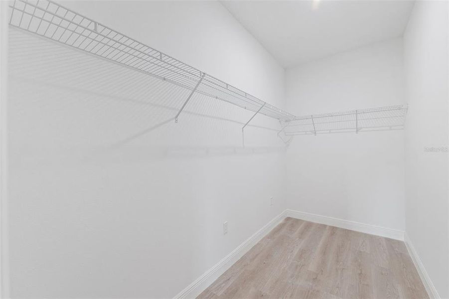 Spacious, unfurnished interior of a new home in , Ocala (Image 27).