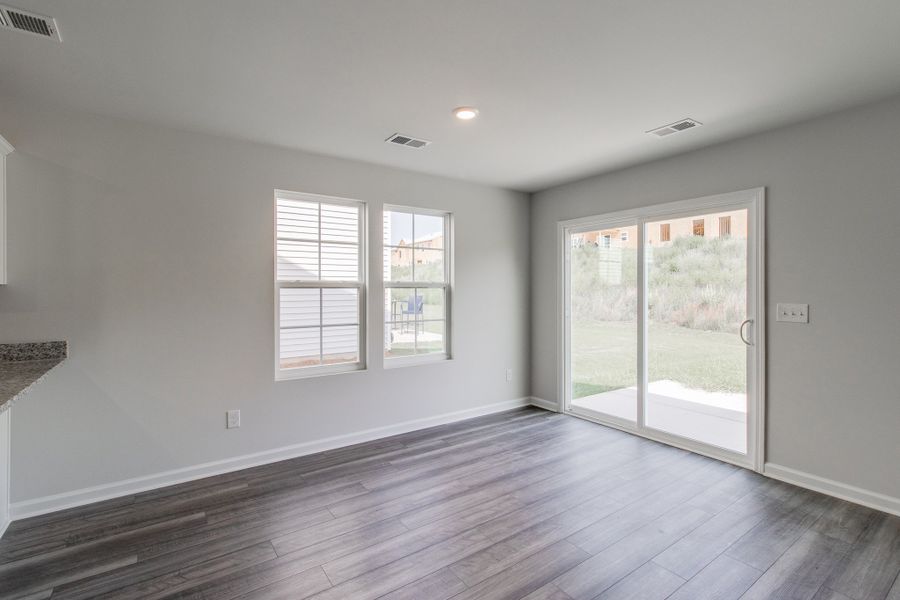 Spacious, unfurnished interior of a new home in Bluefield, Lexington (Image 15).
