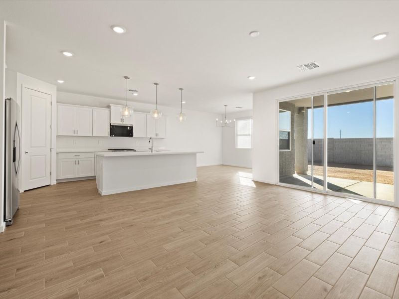 Spacious, unfurnished interior of a new home in Bella Vista Farms Reserve Series, San Tan Valley (Image 7).