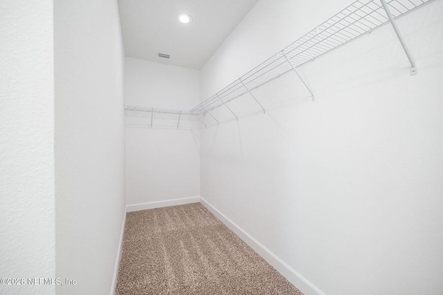 Spacious, unfurnished interior of a new home in , Palatka (Image 23).