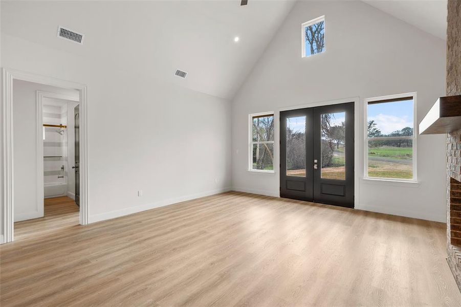 Spacious, unfurnished interior of a new home in , Waco (Image 20).