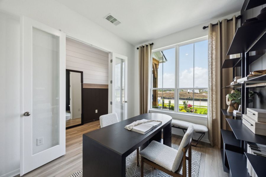 Representative furnished interior of a home built from the Hamilton by Pulte Homes in Windcress, Cove (Image 27). Representative furnished interior of a home built from the Hamilton by Pulte Homes in Windcress, Cove (Image 27).