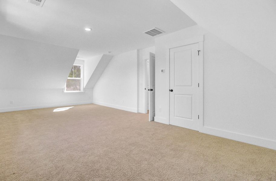 Spacious, unfurnished interior of a new home in , Charleston (Image 27).