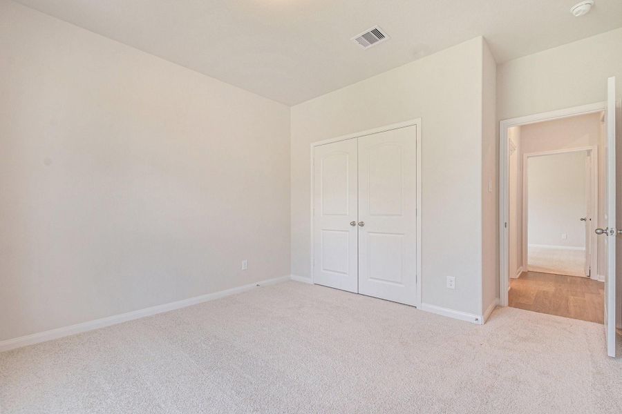 Spacious, unfurnished interior of a new home in Oakwood Ranch, Willis (Image 16).