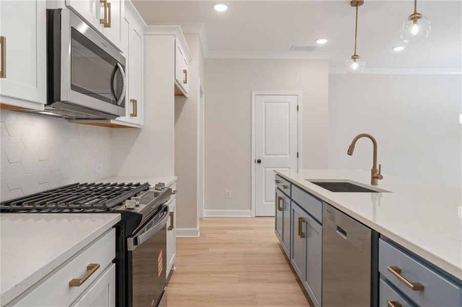Furnished interior view inside a new home in Cherokee Township, Acworth (Image 6).