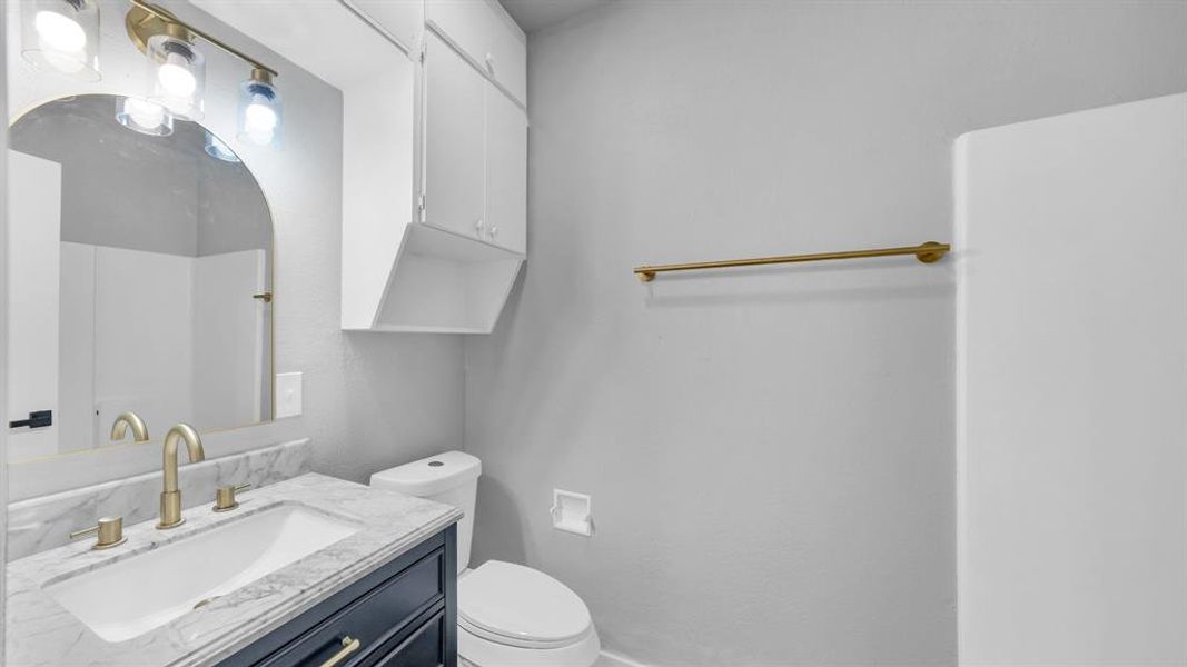 Furnished interior view inside a new home in , Weatherford (Image 9).