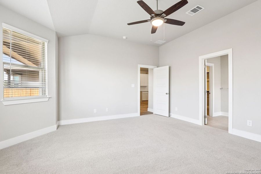 Spacious, unfurnished interior of a new home in Catalina, Converse (Image 31).
