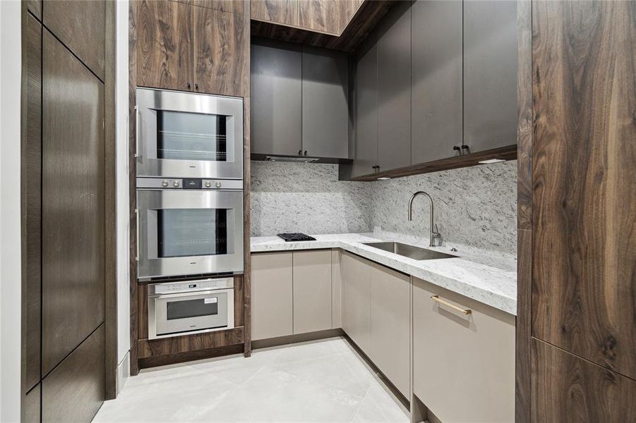 This top-of-the-line kitchen is designed for both style and functionality, with a hidden gem—a scullery kitchen tucked discreetly behind it. This additional space offers ample storage and prep area, ensuring seamless meal preparation and keeping the main kitchen pristine for entertaining.