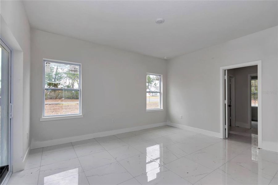 Spacious, unfurnished interior of a new home in , Ocala (Image 25).