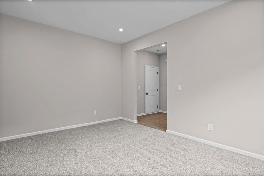 Spacious, unfurnished interior of a new home in Pickens Bluff, Dallas (Image 34).