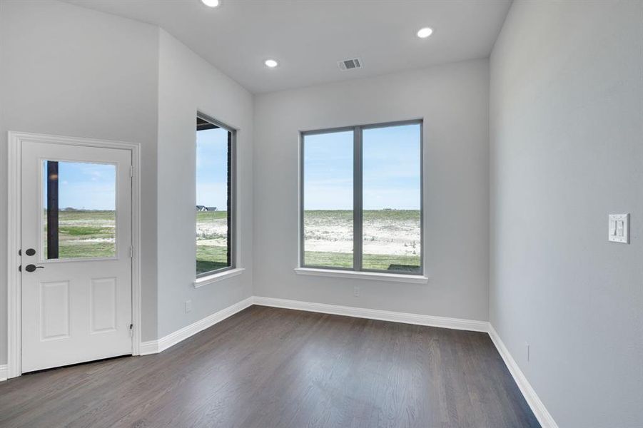 Spacious, unfurnished interior of a new home in Levante, Waxahachie (Image 13). Spacious, unfurnished interior of a new home in Levante, Waxahachie (Image 13).