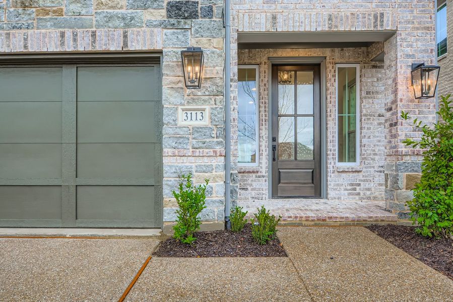 3113 Sir Judge - Front Entryway