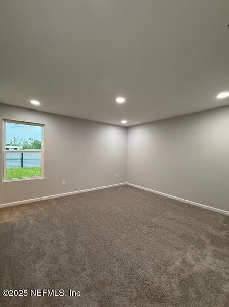 Spacious, unfurnished interior of a new home in , Jacksonville (Image 11).