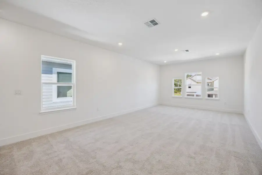 Spacious, unfurnished interior of a new home in Northlake at Ovation, Winter Garden (Image 32).