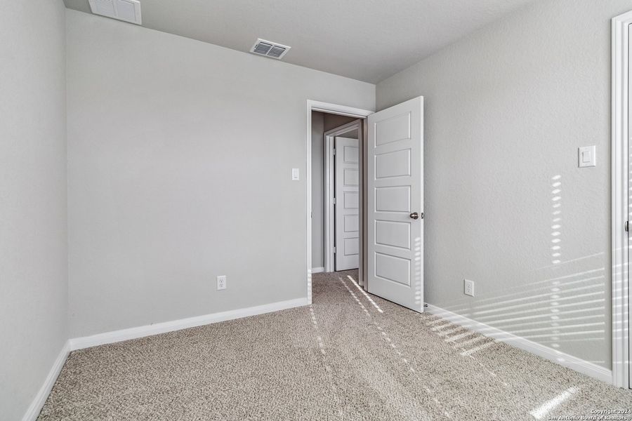 Spacious, unfurnished interior of a new home in Abbott Run, San Antonio (Image 16).