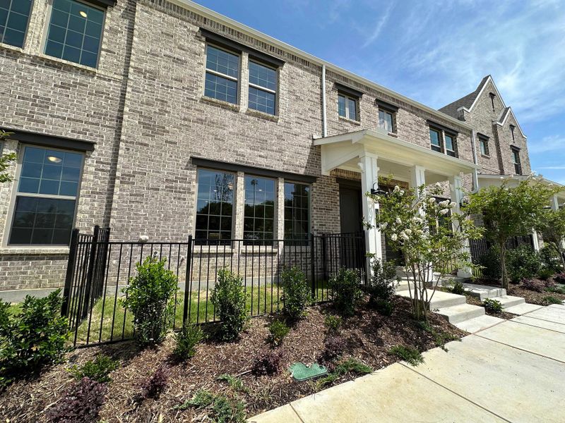 Exterior Design Construction Progress with Small Fenced Yard Exterior Design Construction Progress with Small Fenced Yard