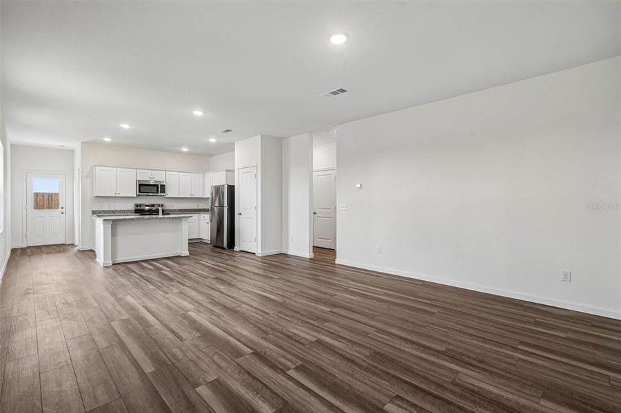 Spacious, unfurnished interior of a new home in , Deland (Image 18).
