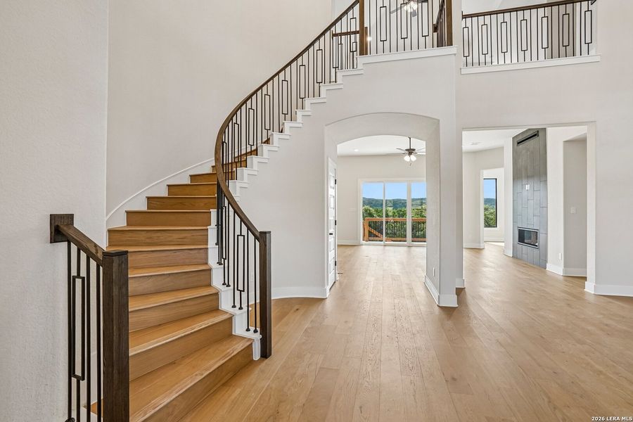Spacious, unfurnished interior of a new home in Verandas at the Rim, San Antonio (Image 23). Spacious, unfurnished interior of a new home in Verandas at the Rim, San Antonio (Image 23).