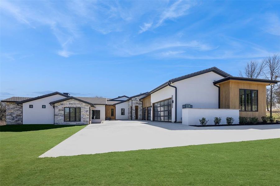 Front exterior of a new home in , Aledo, TX, highlighting curb appeal (Image 1). Front exterior of a new home in , Aledo, TX, highlighting curb appeal (Image 1).