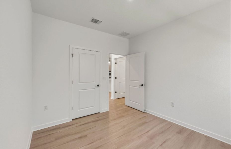 Spacious, unfurnished interior of a new home in Sun City Texas, Georgetown (Image 18).