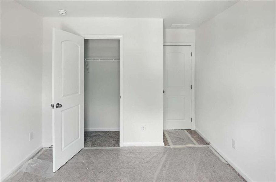 Spacious, unfurnished interior of a new home in Creekside Landing, Dallas (Image 16).
