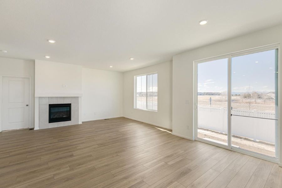 Spacious, unfurnished interior of a new home in Murphy Creek Reserve, Aurora (Image 5).