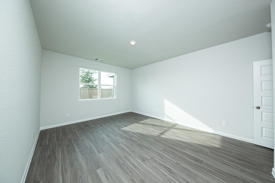 Spacious, unfurnished interior of a new home in Cliffstone Hills, Conroe (Image 28). Spacious, unfurnished interior of a new home in Cliffstone Hills, Conroe (Image 28).