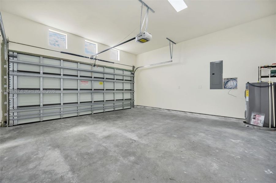 Hurricane reinforced garage doors Hurricane reinforced garage doors