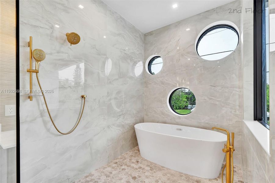 Furnished interior view inside a new home in , Key Largo (Image 40).