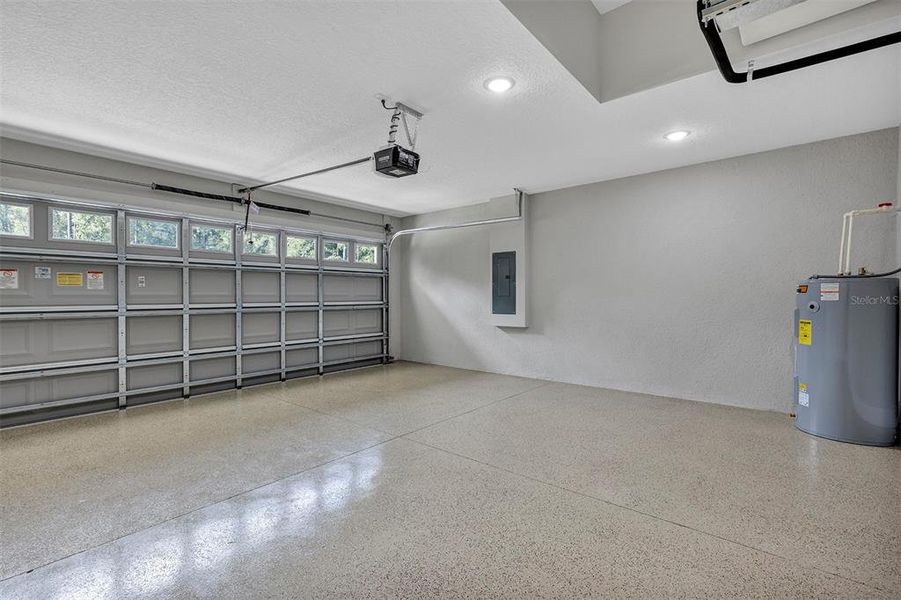 Spacious, unfurnished interior of a new home in , Belleview (Image 34).