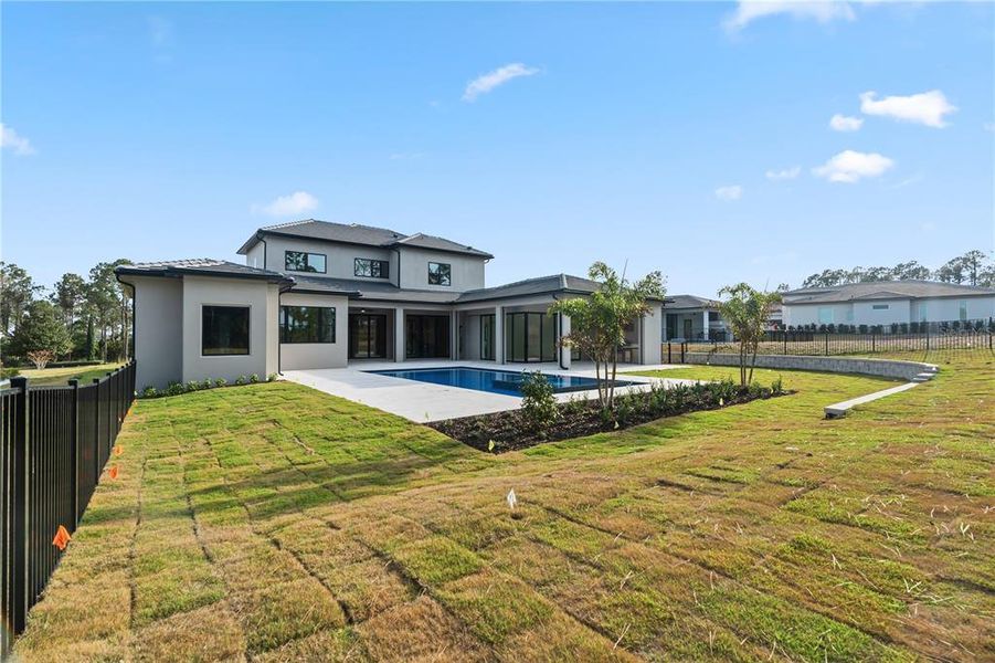 Exterior details and patio area of a home in , Montverde (Image 3).