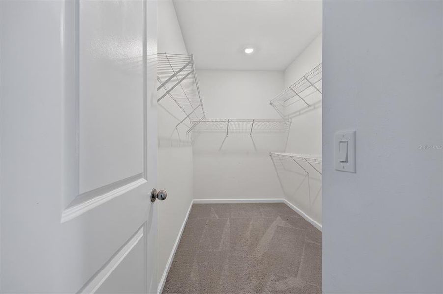 Spacious, unfurnished interior of a new home in Heath Preserve, Ocala (Image 38).