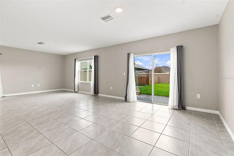 Spacious, unfurnished interior of a new home in , Wesley Chapel (Image 18).