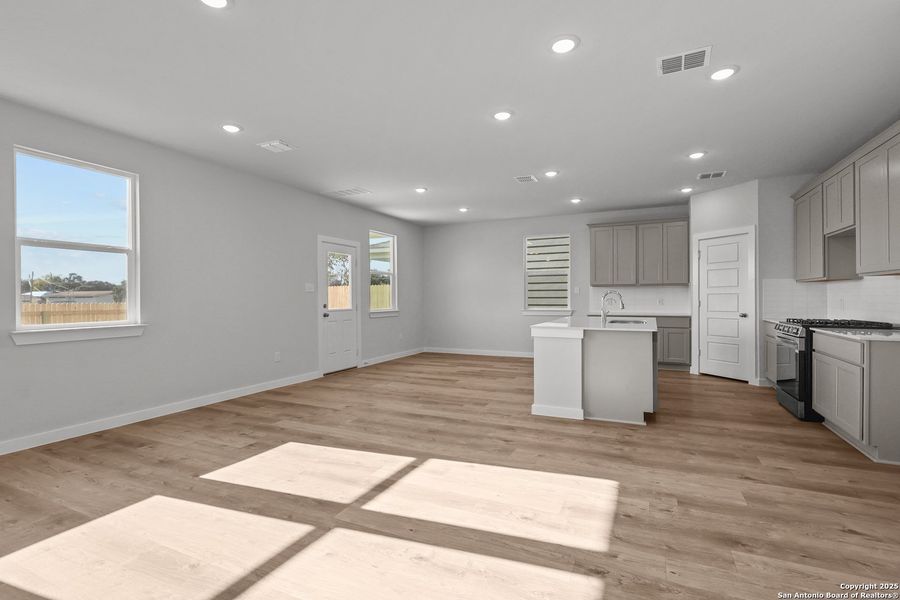 Spacious, unfurnished interior of a new home in Senna, Leon Valley (Image 19). Spacious, unfurnished interior of a new home in Senna, Leon Valley (Image 19).