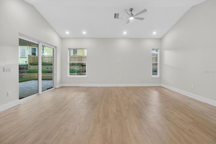 Spacious, unfurnished interior of a new home in , Tarpon Springs (Image 63).