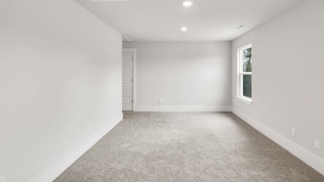 Spacious, unfurnished interior of a new home in Vineyard Trail, Jacksonville (Image 26).