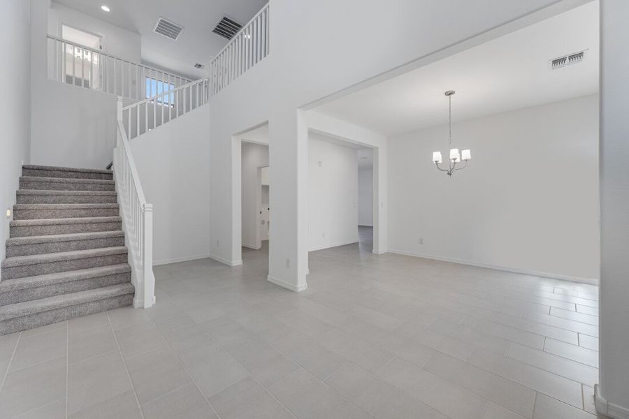 Spacious, unfurnished interior of a new home in Allen Ranches, Litchfield Park (Image 12).