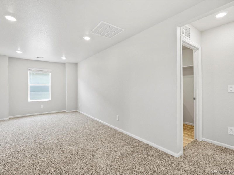 Spacious, unfurnished interior of a new home in Ridgeline Vista: The Canyon Collection, Brighton (Image 32).