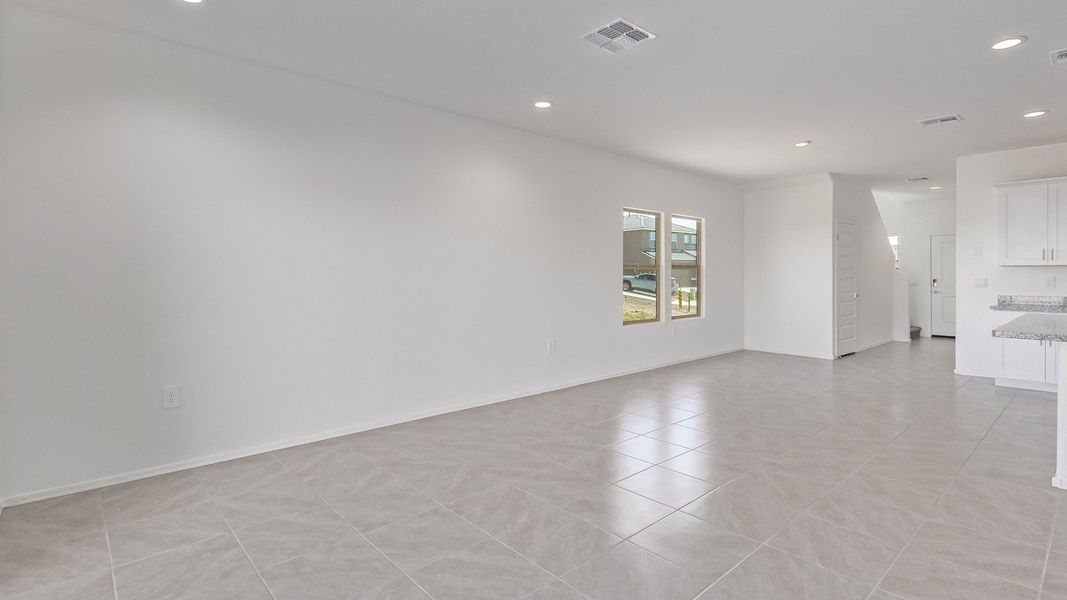 Spacious, unfurnished interior of a new home in Saguaro Bloom, Marana (Image 12).