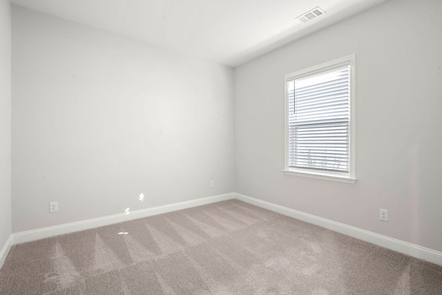 Spacious, unfurnished interior of a new home in Waterways, Richmond Hill (Image 12).