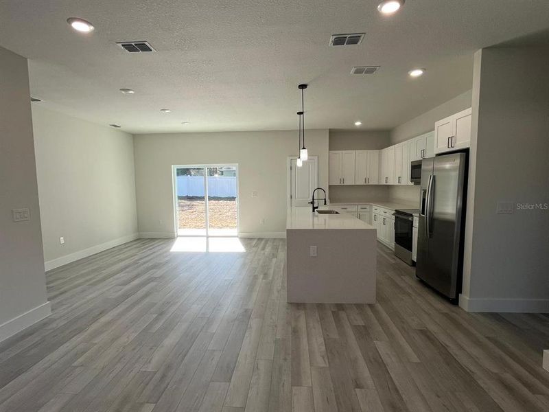 Spacious, unfurnished interior of a new home in , Citrus Springs (Image 26).
