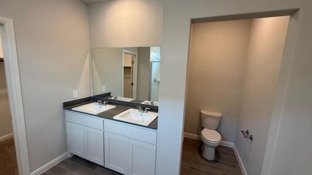 Furnished interior view inside a new home in Saratoga, Granbury (Image 5).