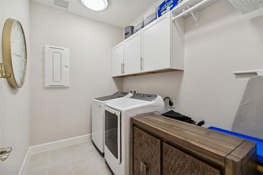 Furnished interior view inside a new home in , Tavares (Image 14).